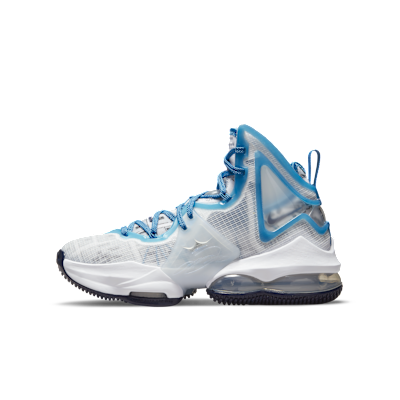 Calzado de basquetbol para ninos talla grande LeBron 19. Nike MX
